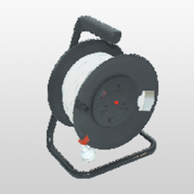LRA325/LRA332/LRA325E/LRA332E LRA332E LRA325E Similaire au modèle LRA332 LRA325 sauf cordon lourd et enrouleur de cordon de 300 mm de diamètre.