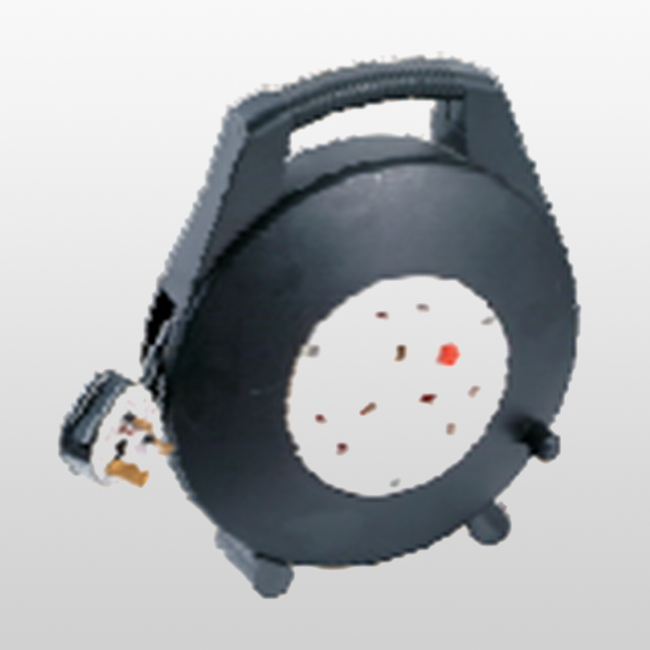 LRE310A 250V AC, IP20, reconnectable avec prise 3 voies BS 1363 avec protection thermique et fiche reconnectable Bs1363 type Sw168. Enroulé max. 1,0KW (4,0A non enroulé Max. 3,25 KW (13A)