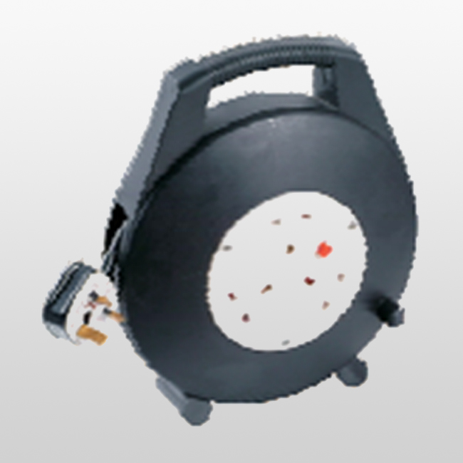 LRE320A 250V AC, IP20, reconnectable avec prise 3 voies BS 1363 avec protection thermique et fiche reconnectable Bs1363 type Sw168. Enroulé max. 1,0KW (4,0A non enroulé Max. 3,25 KW (13A)