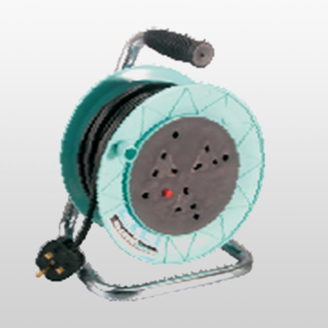 LRE325B 250V AC, IP20, reconnectable avec prise 3 voies BS 1363 avec protection thermique et fiche reconnectable Bs1363 type Sw168. Enroulé max. 1,0KW (4,0A non enroulé Max. 3,25 KW (13A)